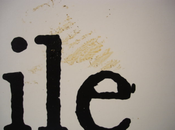Collezione La Gaia, Busca (CN) – Kosuth J. -Stampa alla gelatina bromuro d’argento su carta politenata- Prima del restauro – Residui di adesivo