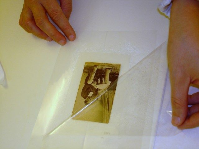 Gabinetto delle stampe e Archivio fotografico di Palazzo Braschi, Roma Fondo Negro Album fotografico Stampa all’albumina Durante il restauro Velatura totale con velo giapponese e Klugel