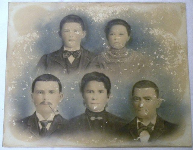 Collezione privata Ritratto di famiglia Portrait crayon stampa alla gelatina bromuro d’argento su carta baritata Prima del restauro Recto