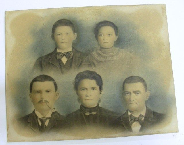 Collezione privata Ritratto di famiglia Portrait crayon stampa alla gelatina bromuro d’argento su carta baritata Dopo il restauro
