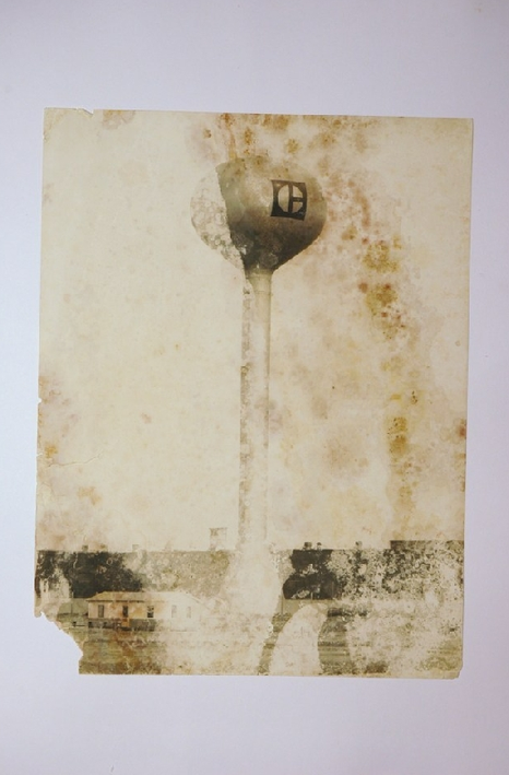 Collezione privata Bernd Becher “Water towers” (1972) Stampa alla gelatina bromuro d’argento su carta baritata Prima del restauro