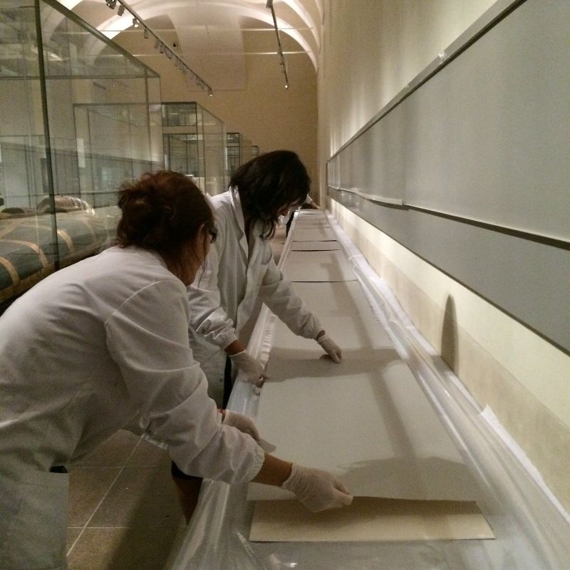 Fondazione Museo delle antichitĂ egizie di Torino Papiro di Kha Intervento di anossia posizionamento protezioni in cartoncino conservativo