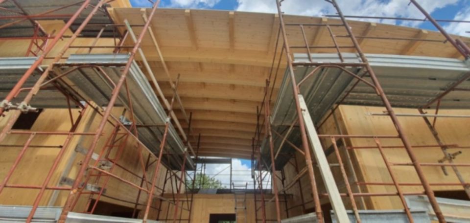 cantiere di una casa con struttura in legno