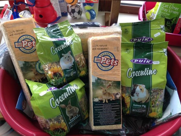 Several bags of guinea pig food are in a bowl