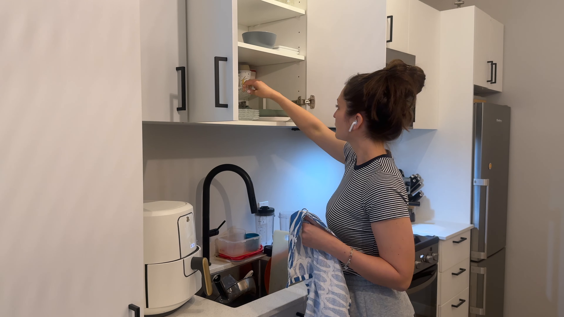 Professional house cleaner at work — cleaning jobs Long Island City NYC