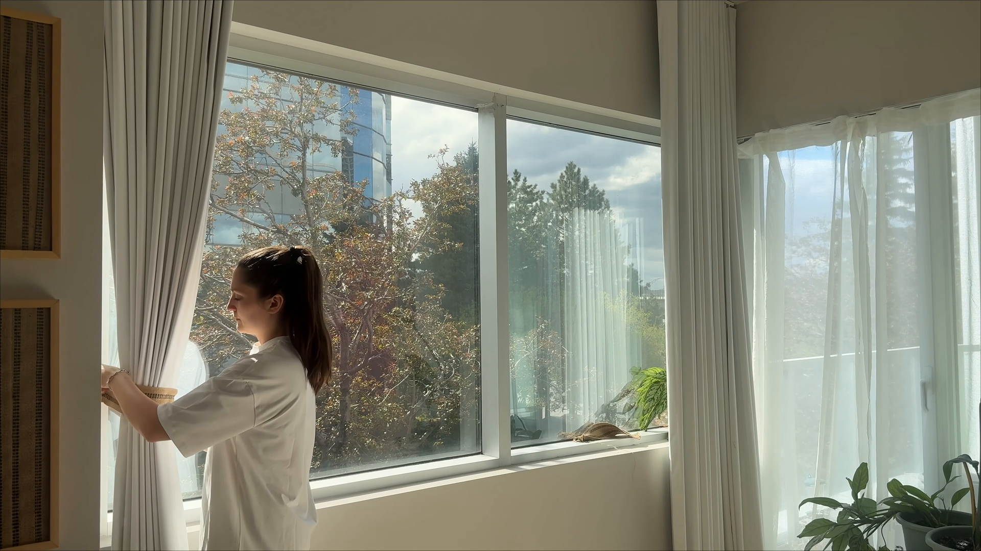 House cleaner making a Bensonhurst, Brooklyn apartment spotless — cleaning service NYC
