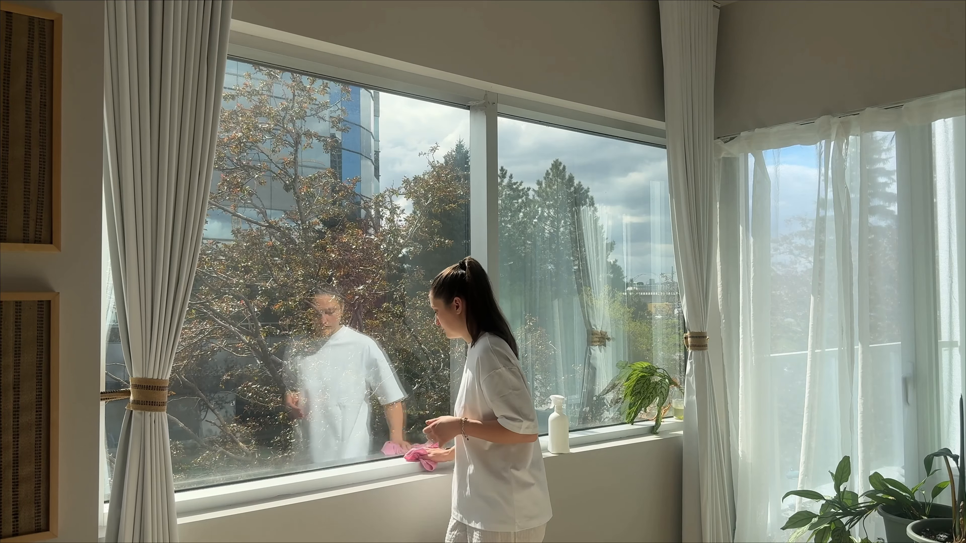 Bright Brooklyn Heights apartment cleaned by professionals — send a cleaning gift card by email