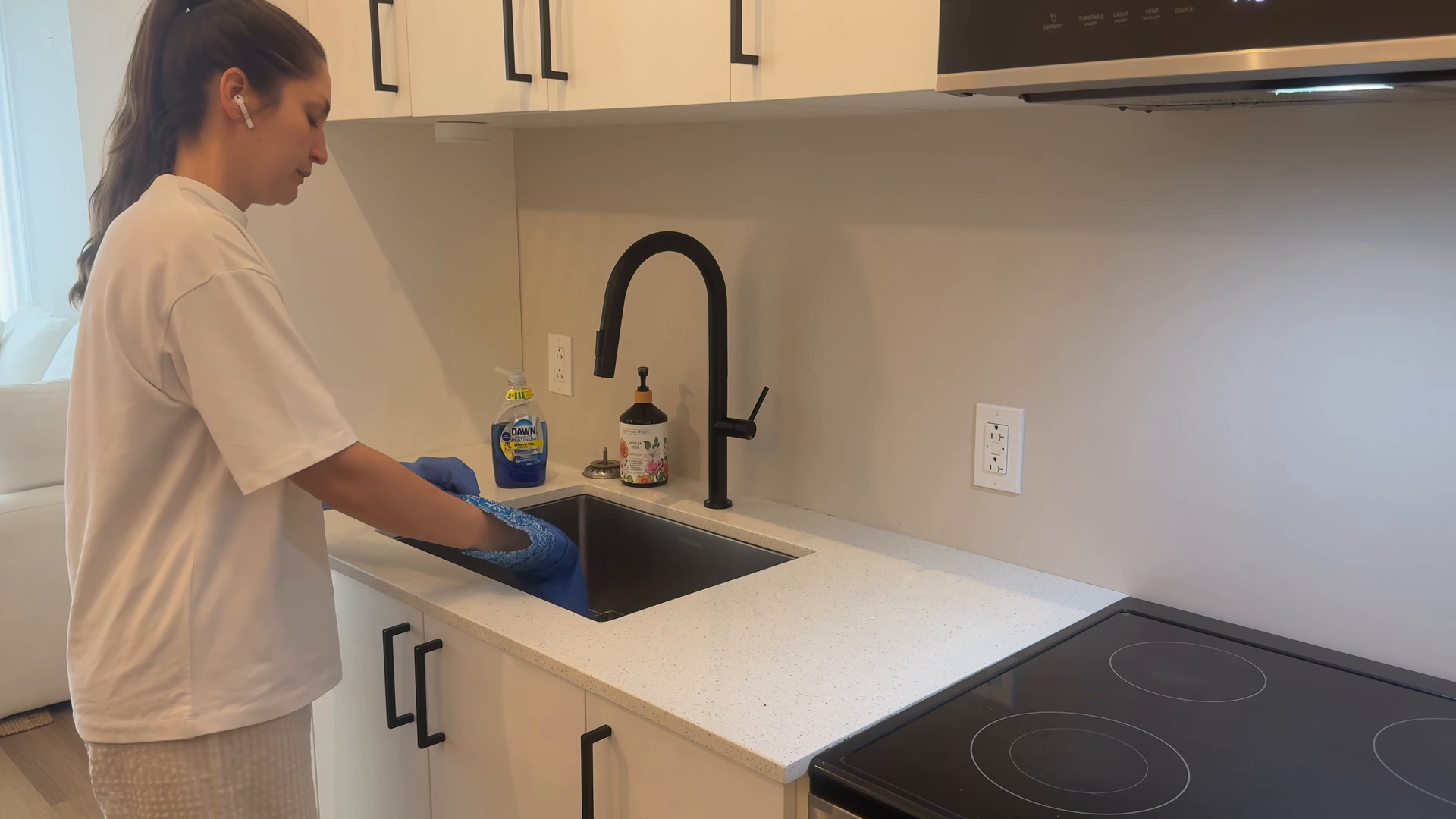 Holiday-ready cleaned Chelsea Manhattan apartment — holiday cleaning gift card New York City