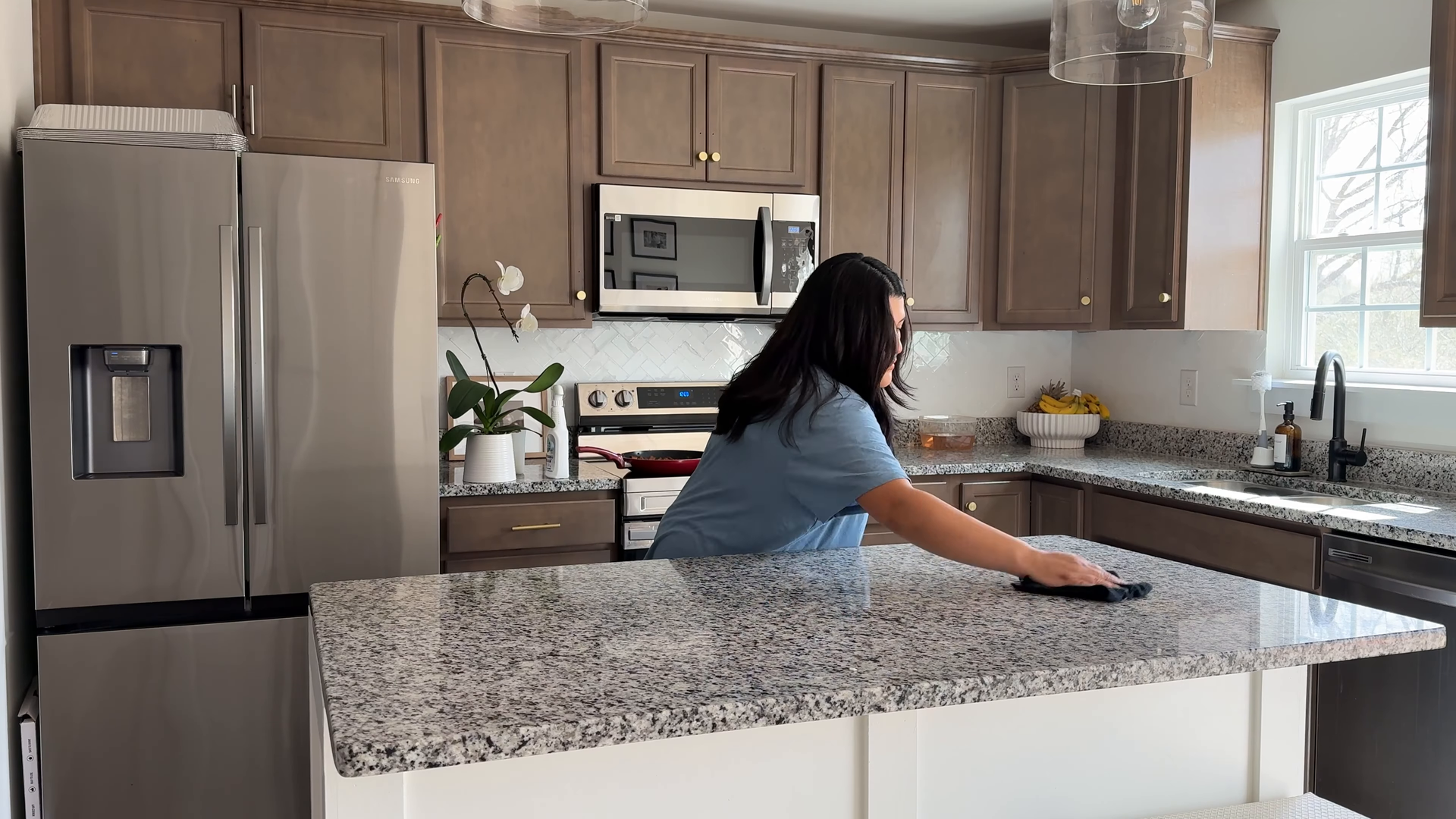 Tidy Queens apartment interior — best cleaning services in Astoria guide