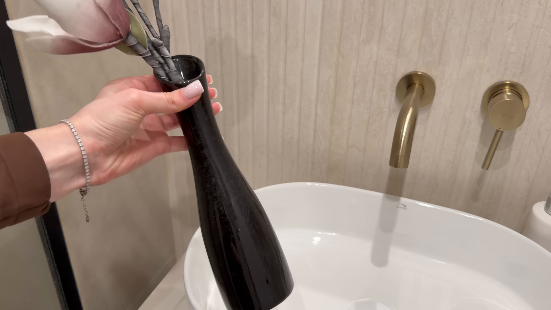 Bright cleaned apartment living space — best cleaning services in Williamsburg Brooklyn guide