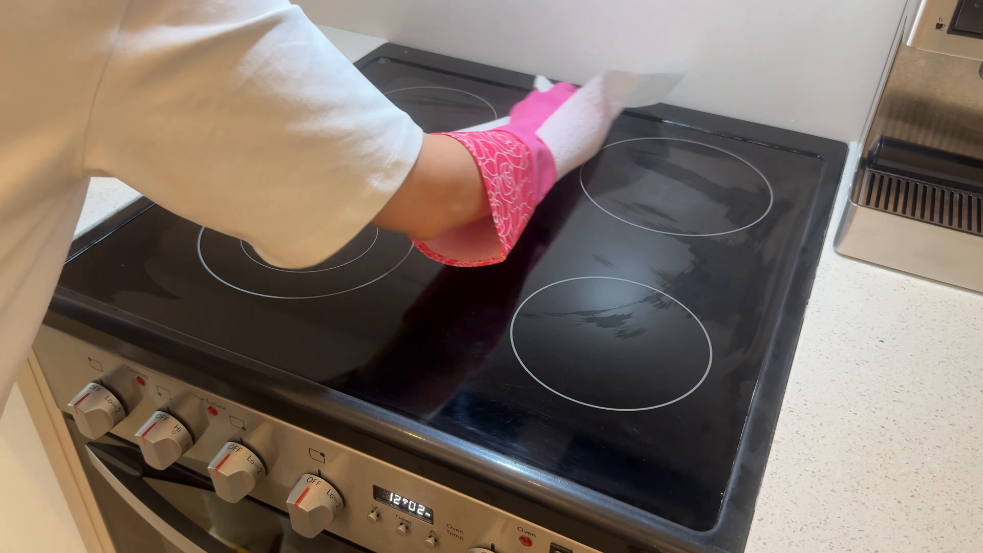 Client walkthrough after a guaranteed house cleaning service in New York City