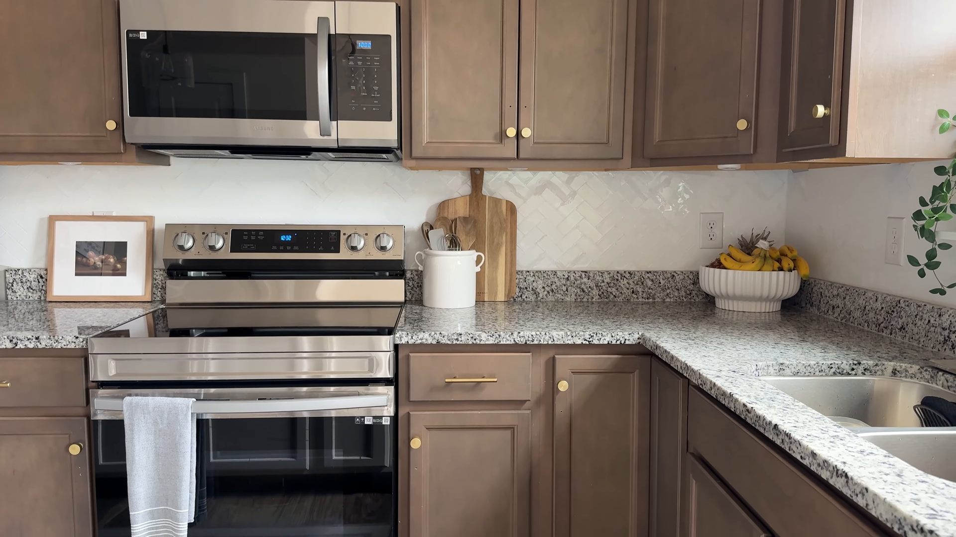 Clean kitchen backed by 24-hour re-clean guarantee — Brooklyn NYC
