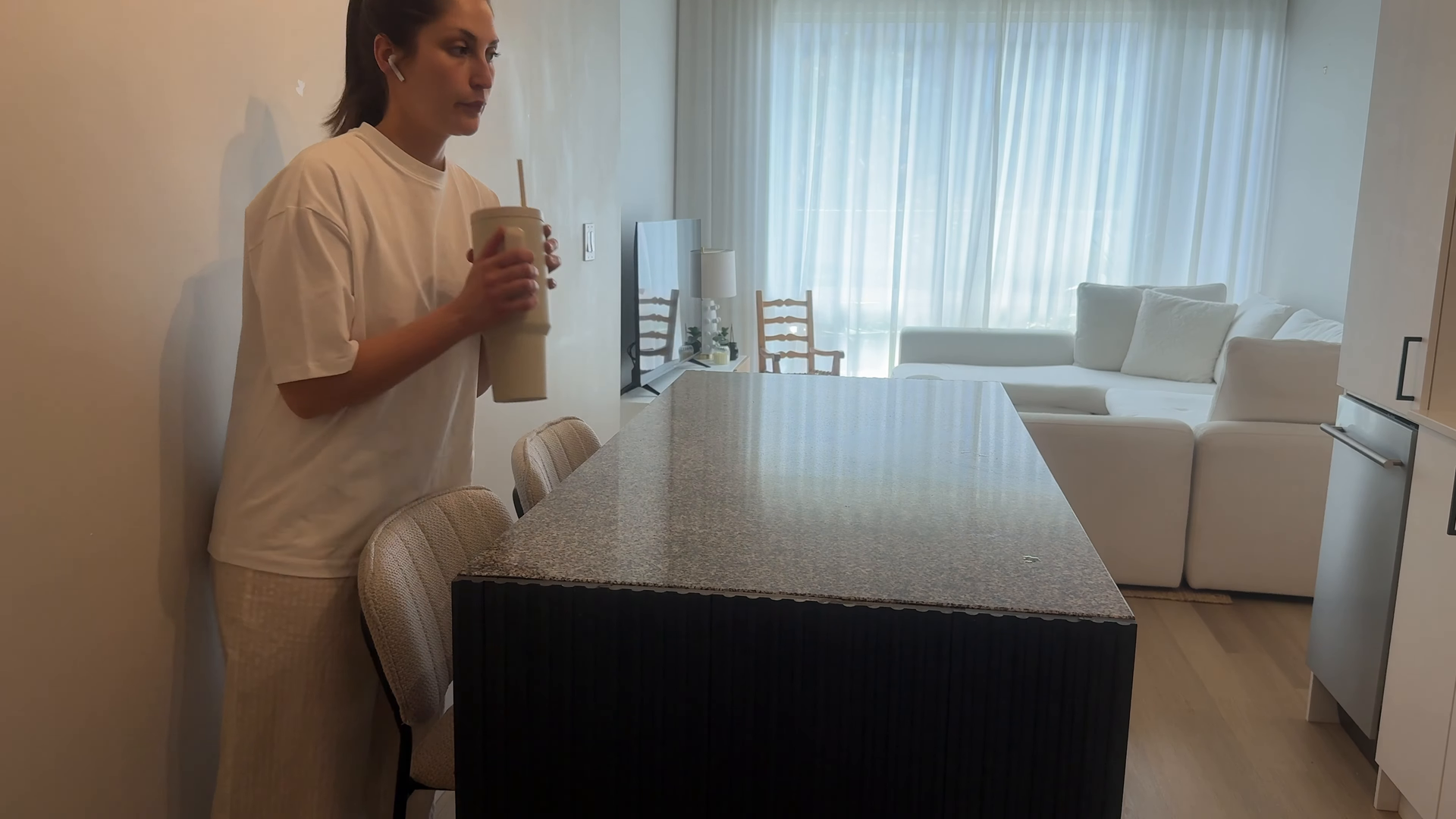 Spotless Manhattan apartment after a guaranteed cleaning near Rockefeller Center