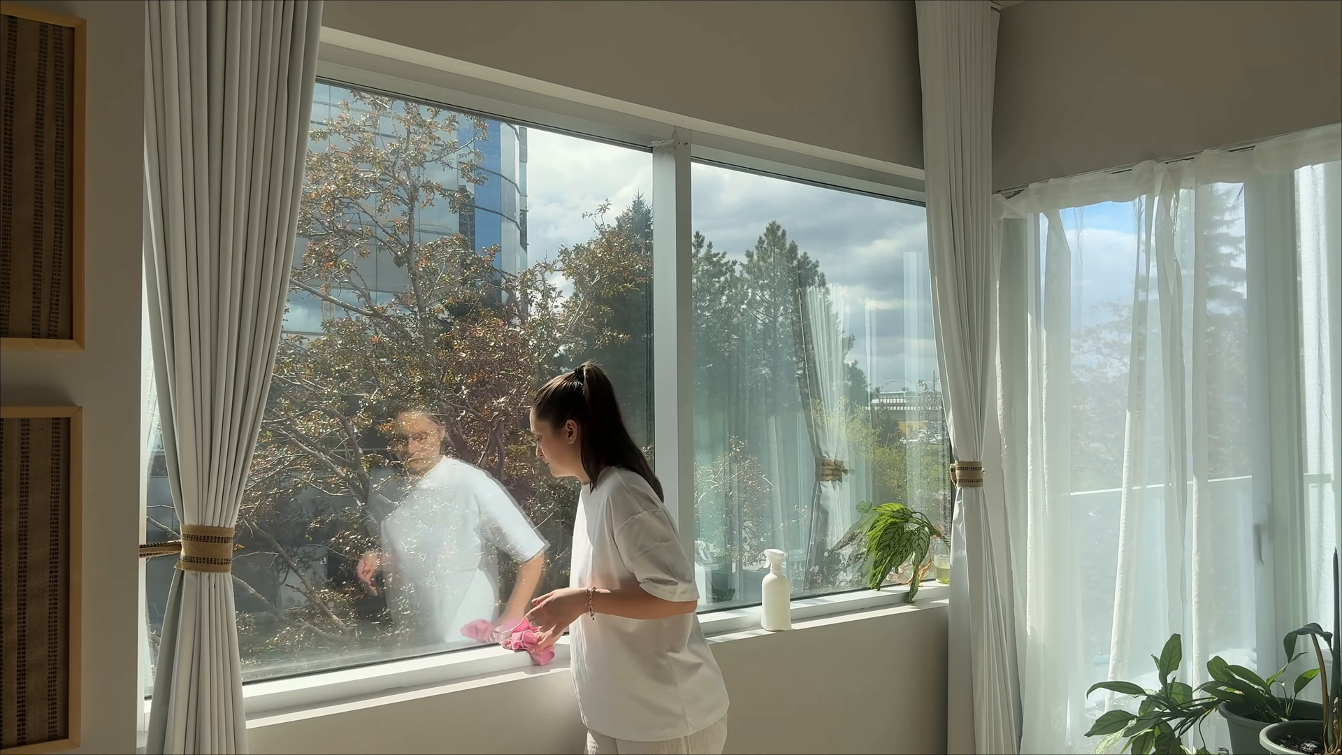 Consistently clean Yorkville Manhattan apartment maintained by recurring cleaning service