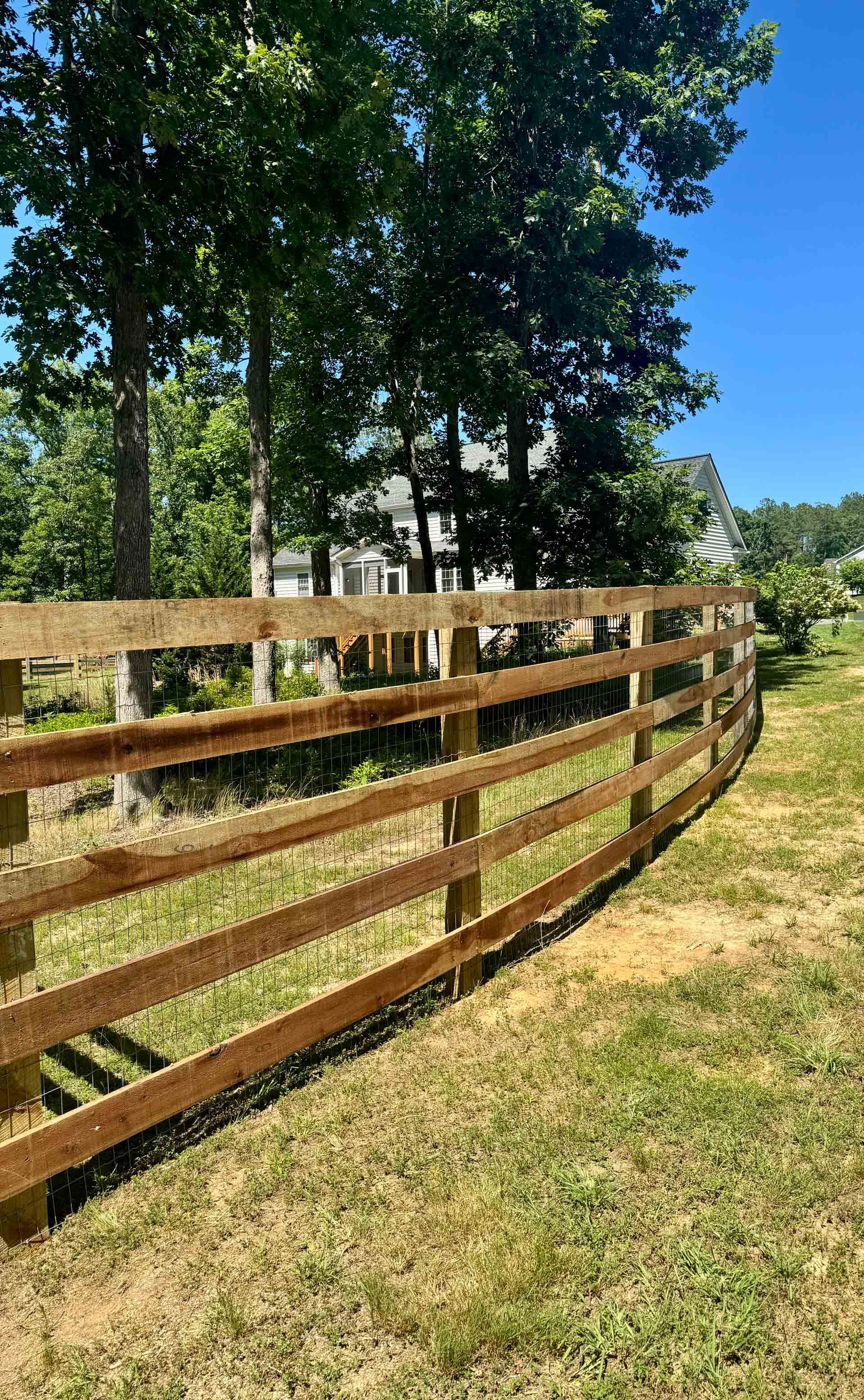 Wooden Fence Is In The Middle Of A Grassy Field — Scottsville, Va — Pbr Grounds Llc