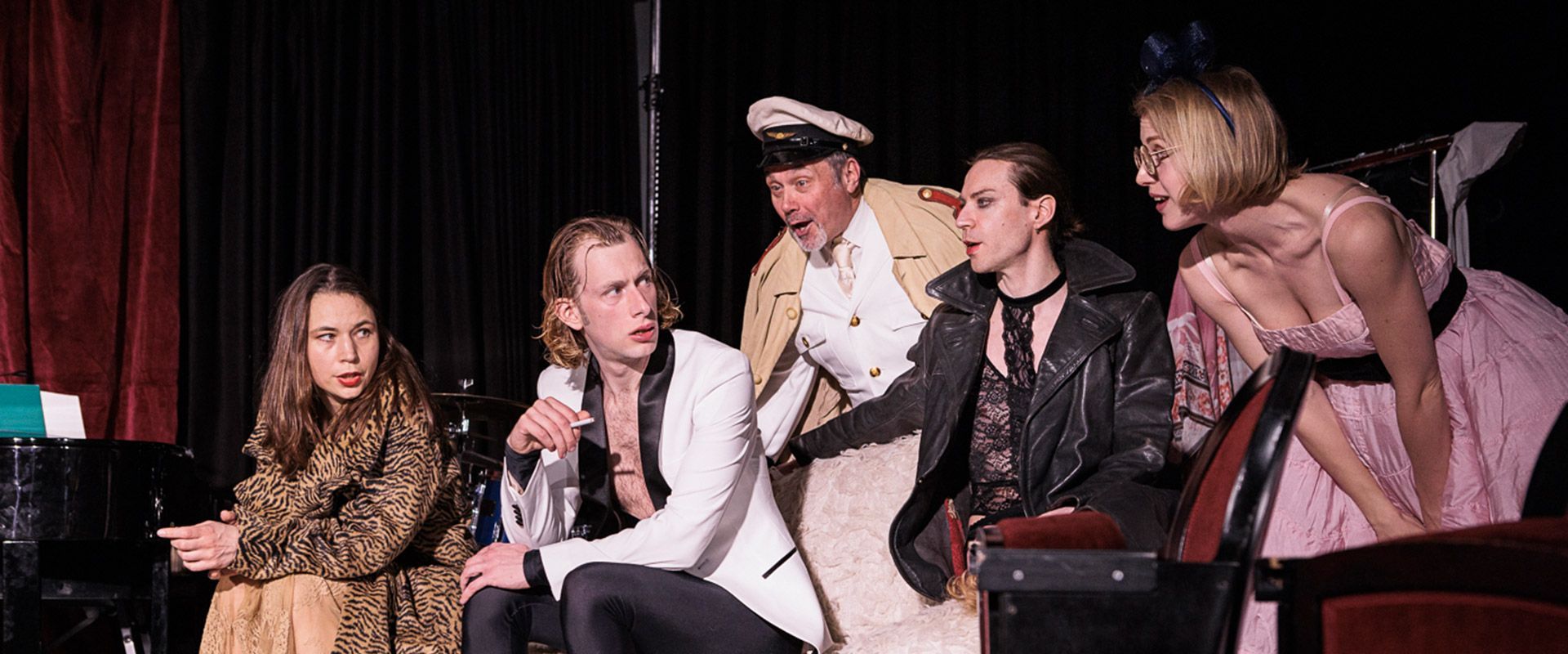 Jessica von Wehner als Schauspielerin auf der Bühne bei Mephisto