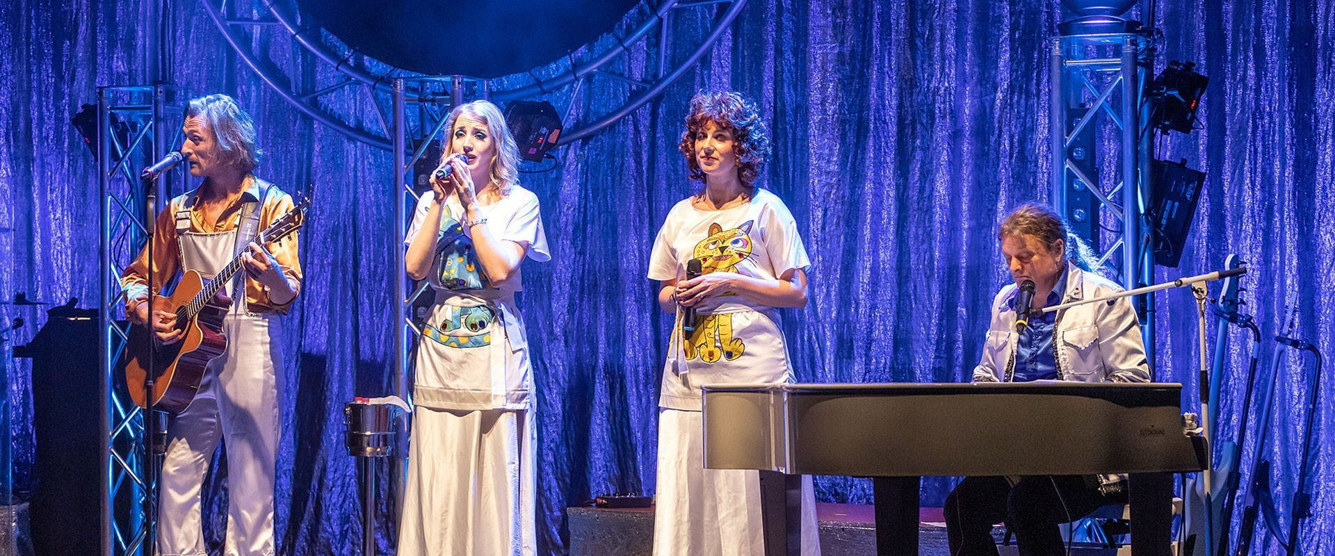Jessica von Wehner als Sängerin bei Super ABBA, Europatournee 2020