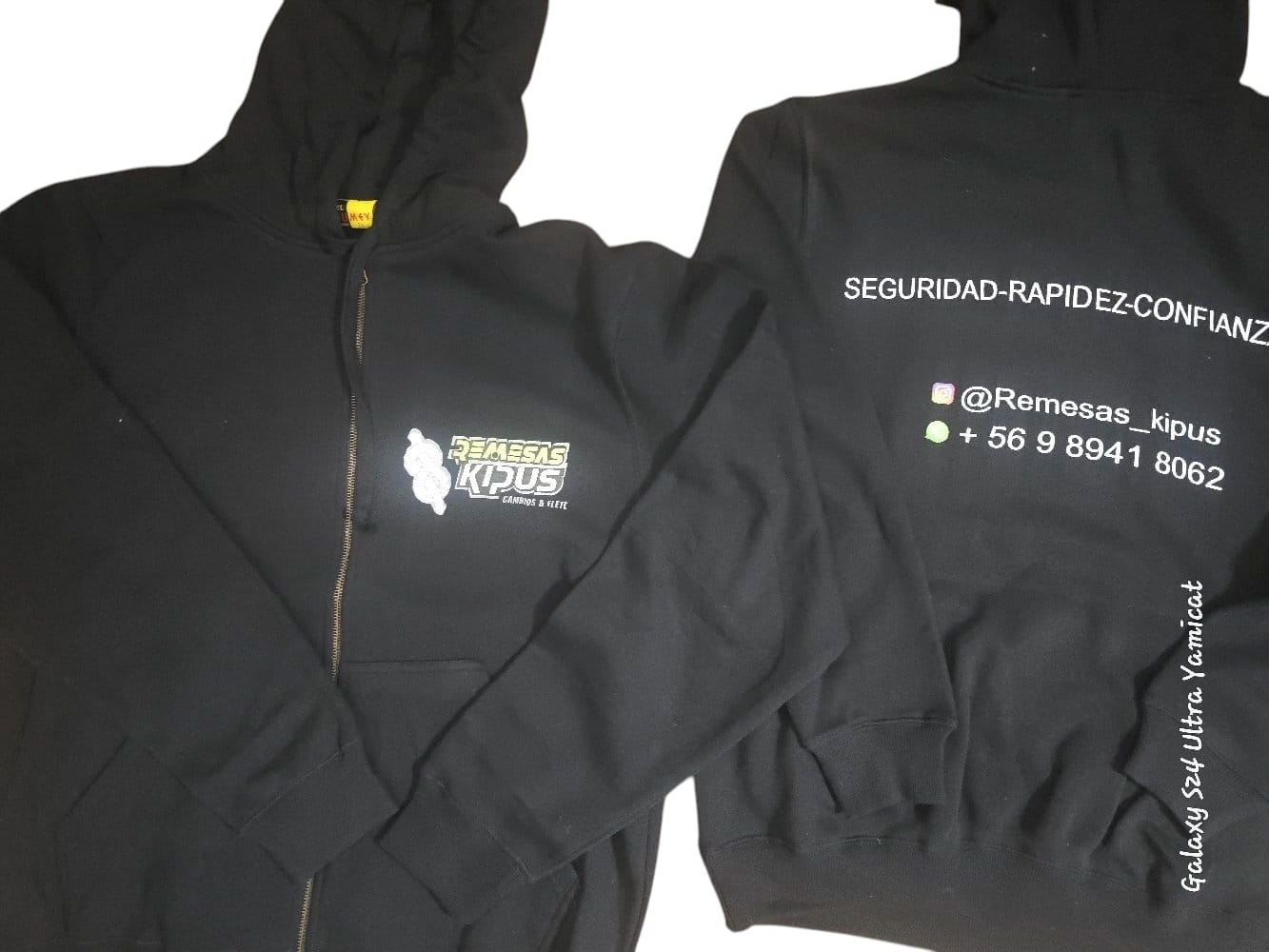 Una sudadera negra con la palabra seguridad.