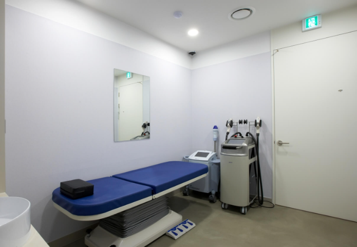 Custom breast surgery at TRUEMAN Medical Center with continuous research, competitive medical staff, and expert gynecomastia treatment by Chief Director Dr. Yang Ki-hoon.
