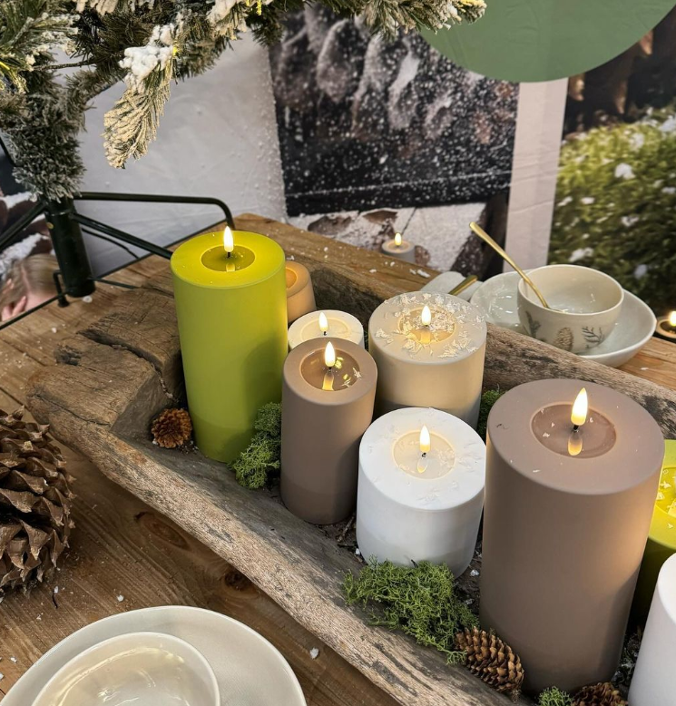 DELUXE HOMEART  Candles Wholesale