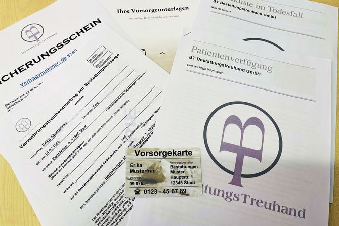 Unterlagen zur Bestattungsvorsorge mit Verwahrungstreuhandvertrag und Vorsorgekarte Vorsorgeunterlagen mit Treuhandvertrag und Vorsorgekarte