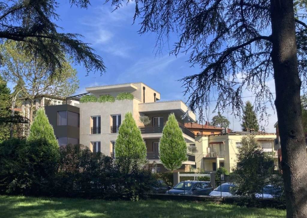 Moderno condominio con alberi verdi di fronte.