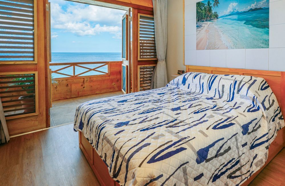 Eco lodge on west coast of Curacao, suite with separate bedroom, queen size bed, airconditioned, balcony, romantic sunsets