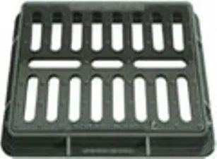Griglia di scarico in plastica nera con aperture a fessura e divisorio centrale rialzato.
