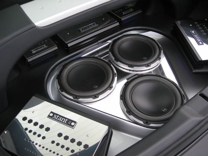 White Speaker White Speaker