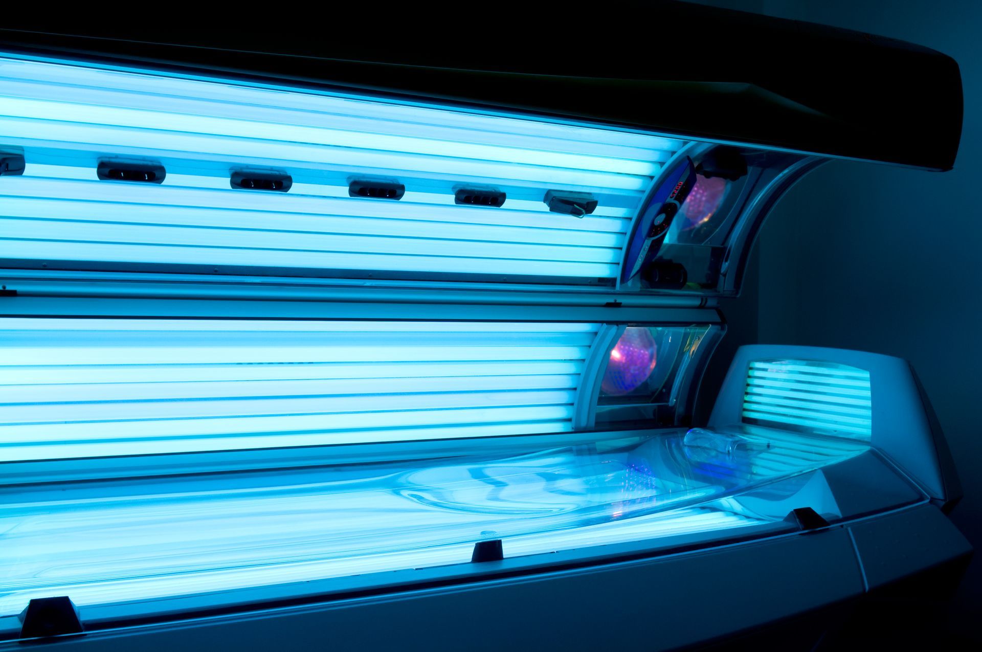UV Tanning Beds & Spray Tans