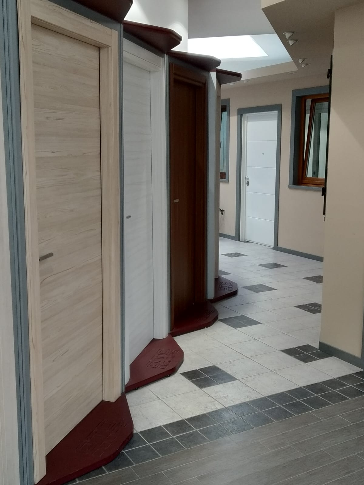 porte da interno showroom Fea Trade Pistoia