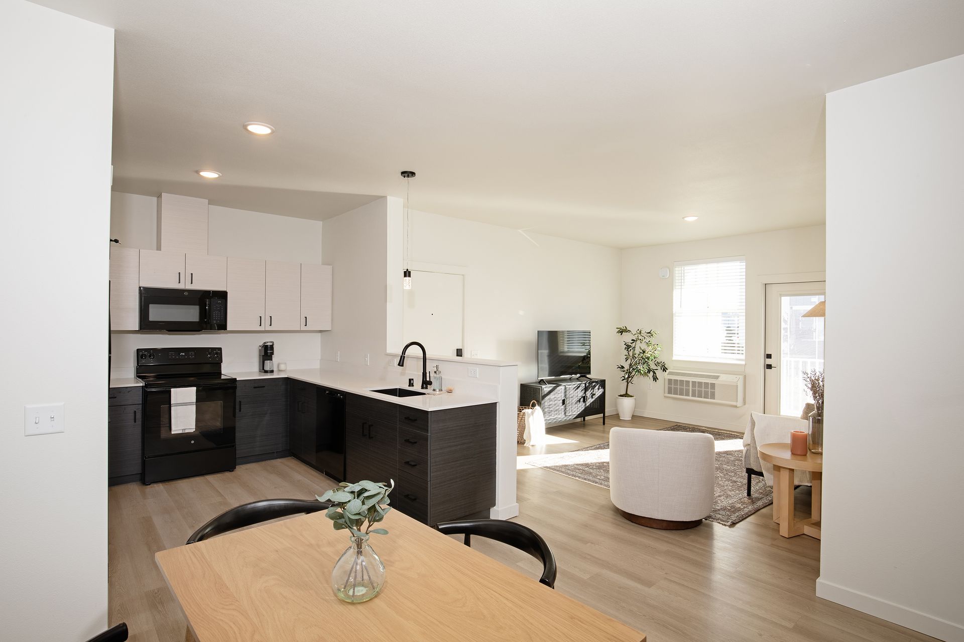 L’Appartement AMERICANA N/S Fooded P/O Suitland Apartments | Verona at Suitland Metro | Welcome