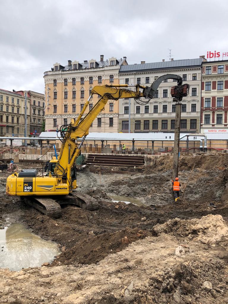 Rievsienas un metāla spraišļu sistēmu konstrukcijas