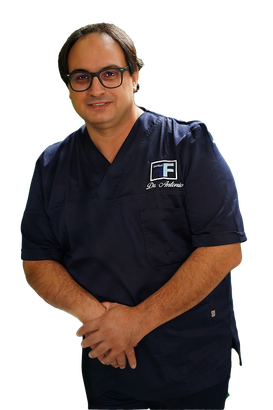 Immagine che ritrae il Dr. Antonio Fico, Dentista ad Afragola, Specializzato in Implantologia, Parodontologia, Chirurgia Orale