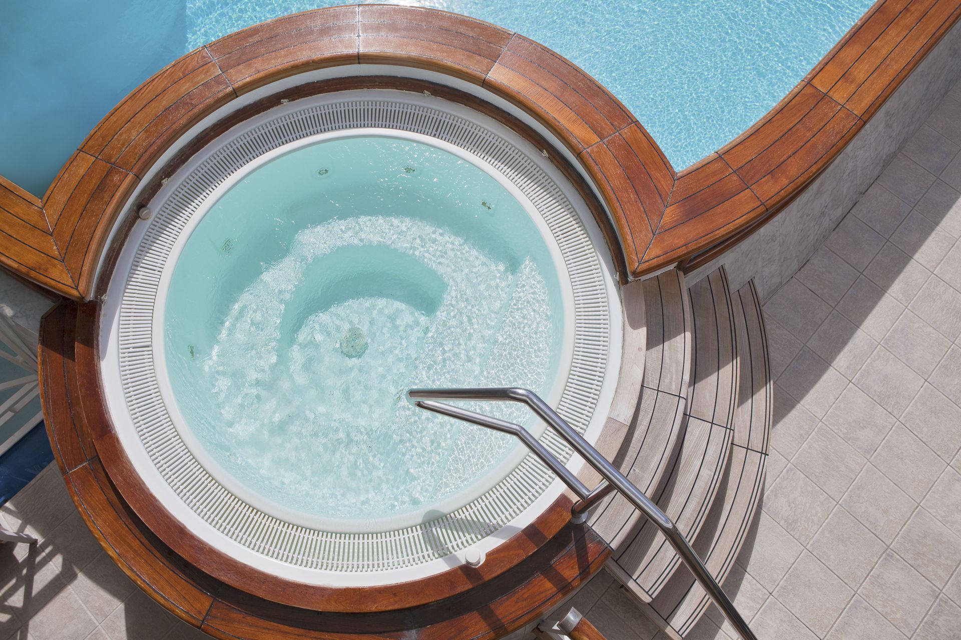 Thinking of Getting a Hot Tub? Here Are 7 Reasons to Take the Plunge