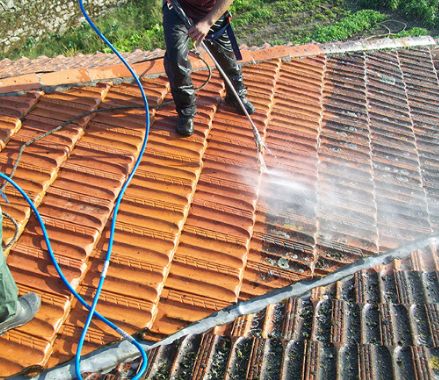 limpieza de tejado en vivienda unifamiliar de Montiel