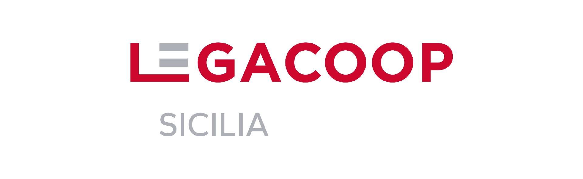 Il logo di legacoop sicilia è rosso e bianco su sfondo bianco.