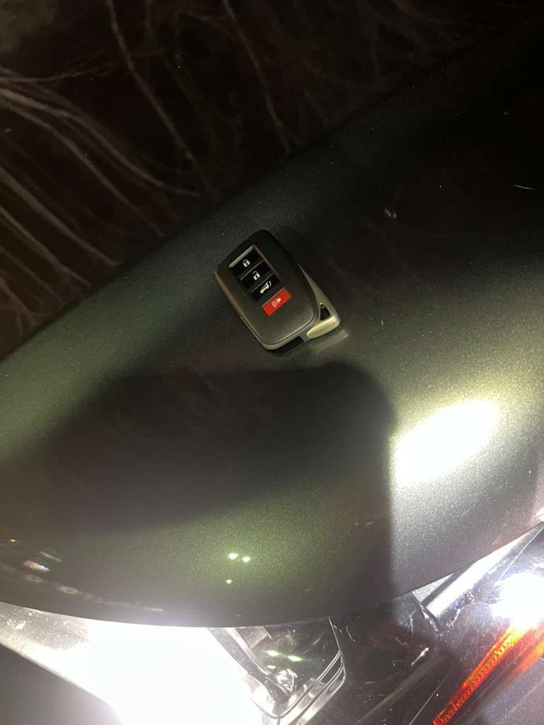 Car roof with an overhead console and a bright light shining near the rear window