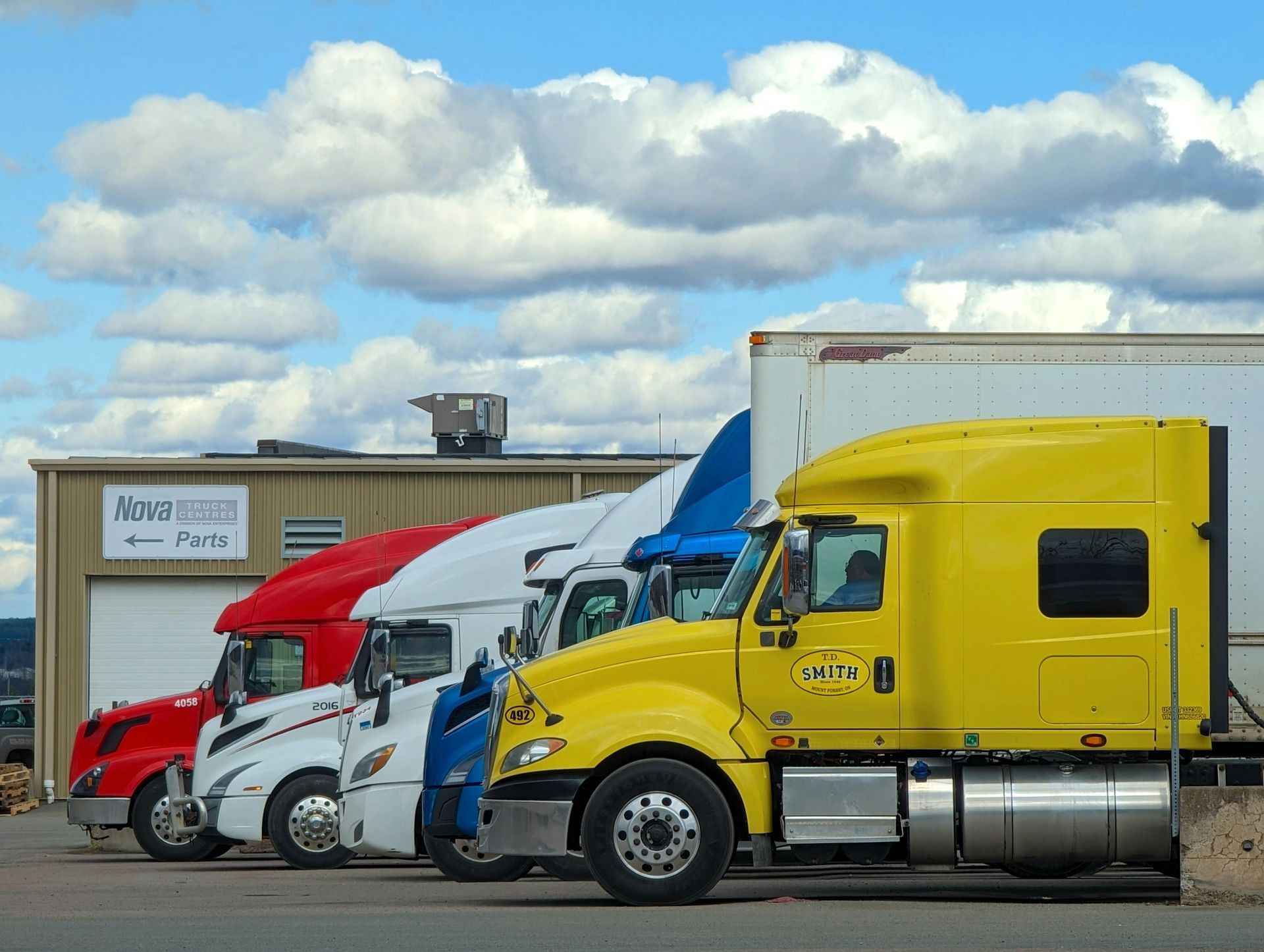 Semi-truck windshield repair & replacement in Leander, TX