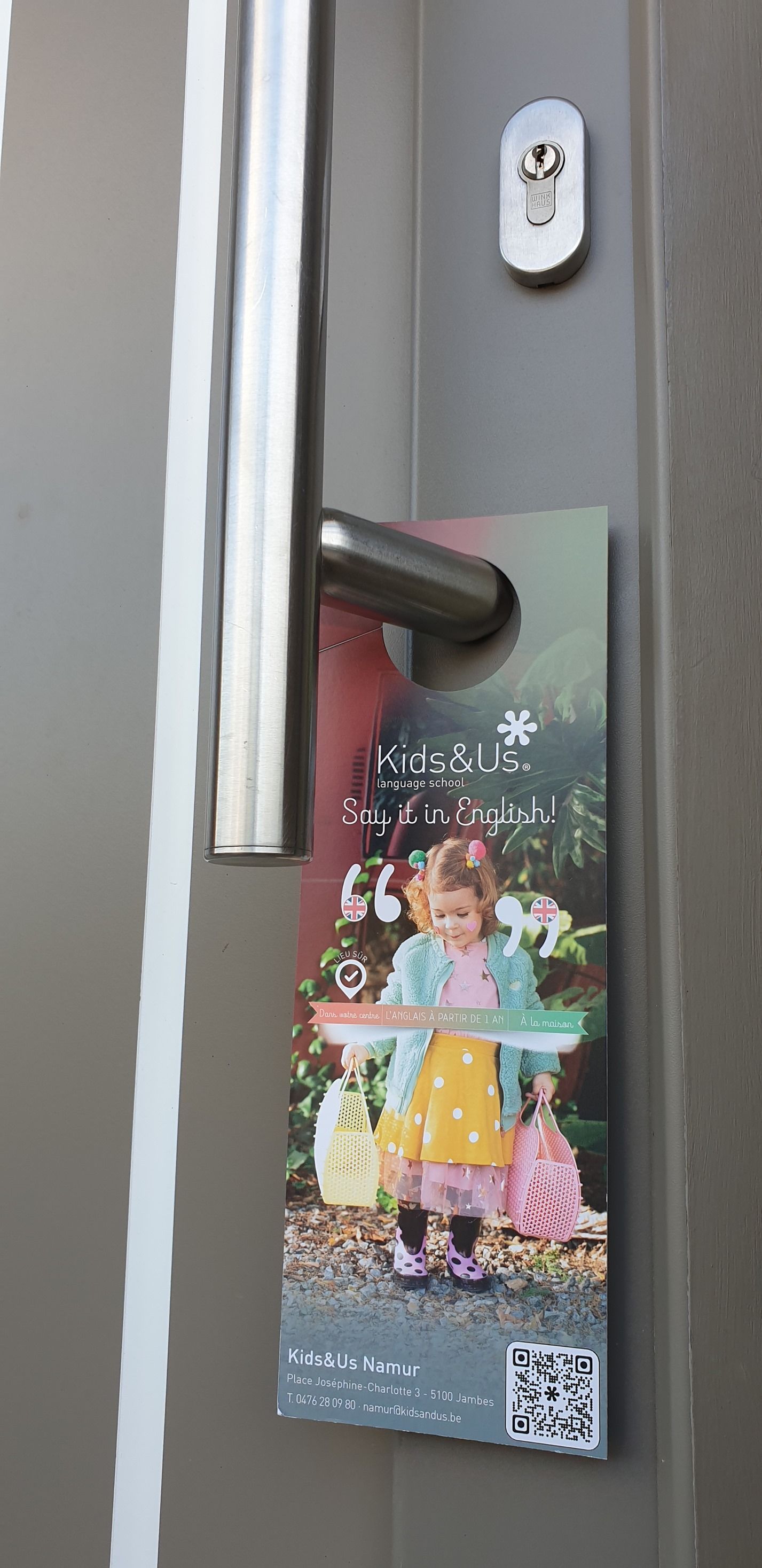 distribution d'accroches portes - street marketing