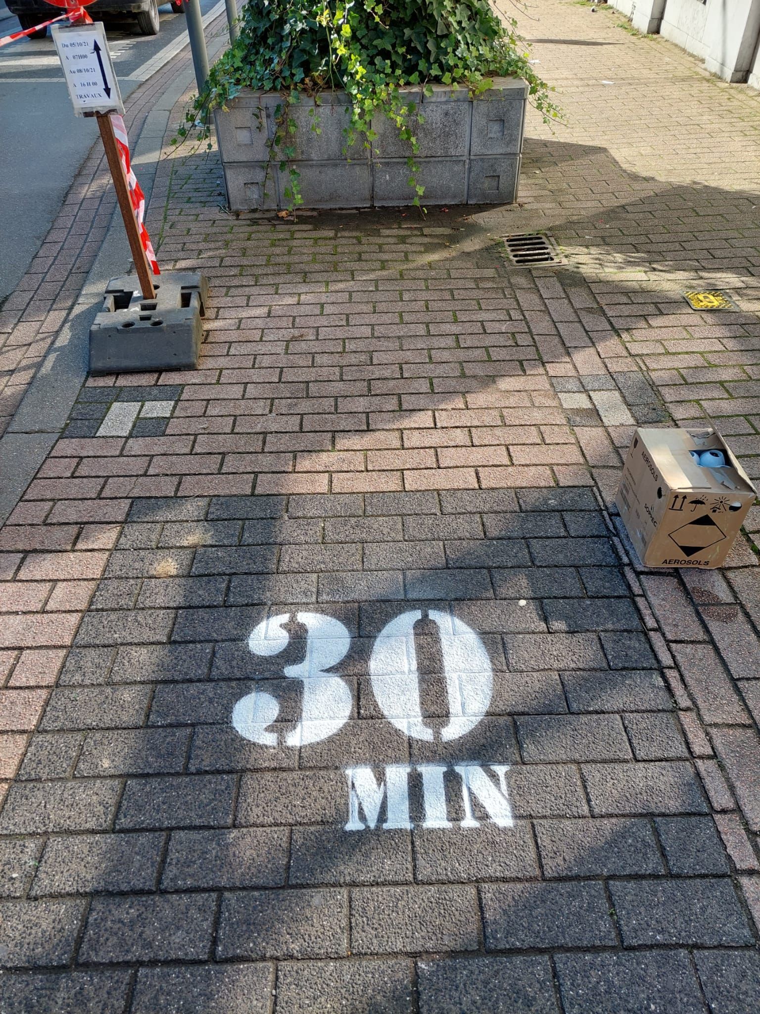 Street marketing - marquage au sol - clean tag