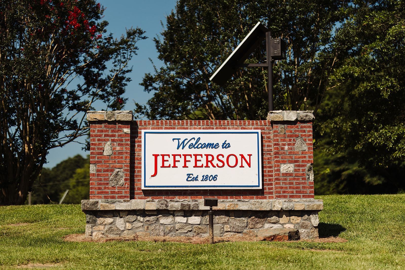 jefferson ga welcome singe with brick and grass
