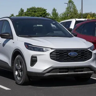 White Ford SUV parked in a lot on a sunny day