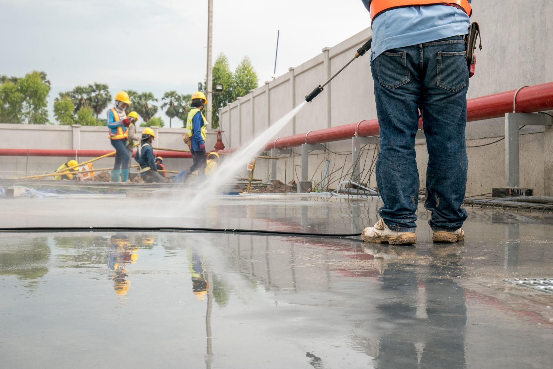 Pressure washing commercial pavement