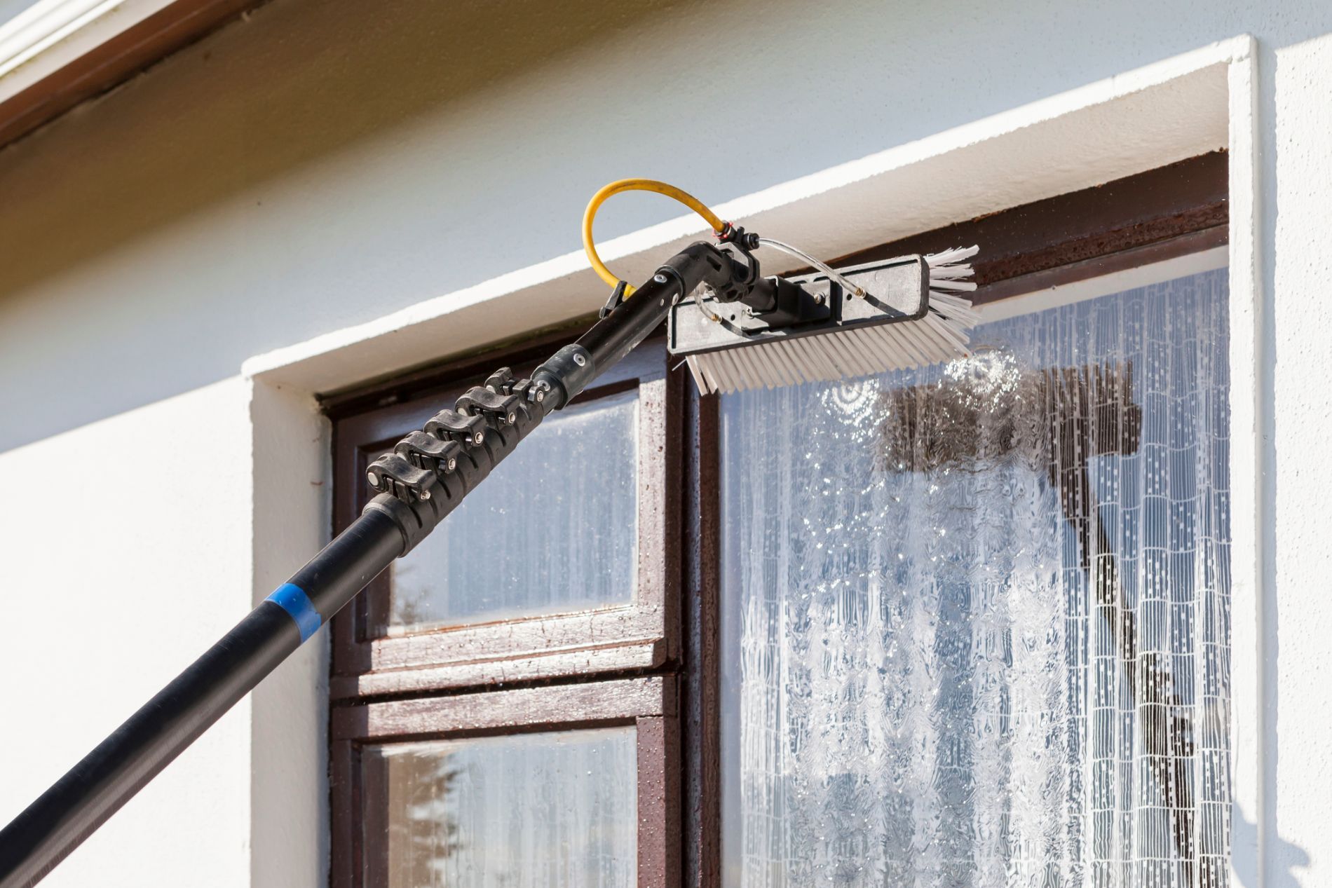 Extended squeegee cleaning window