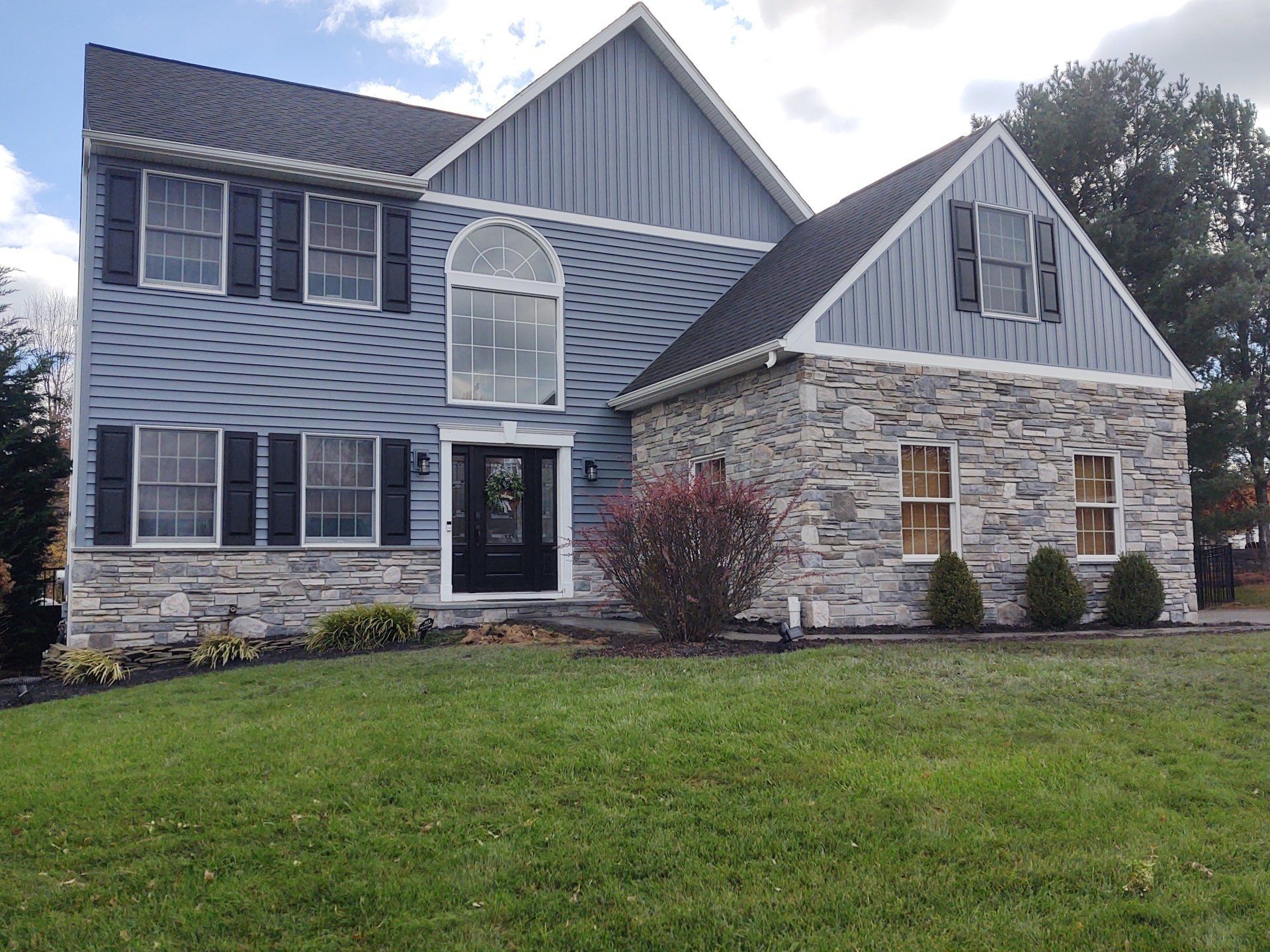 Echo ridge ledgestone fieldstone front