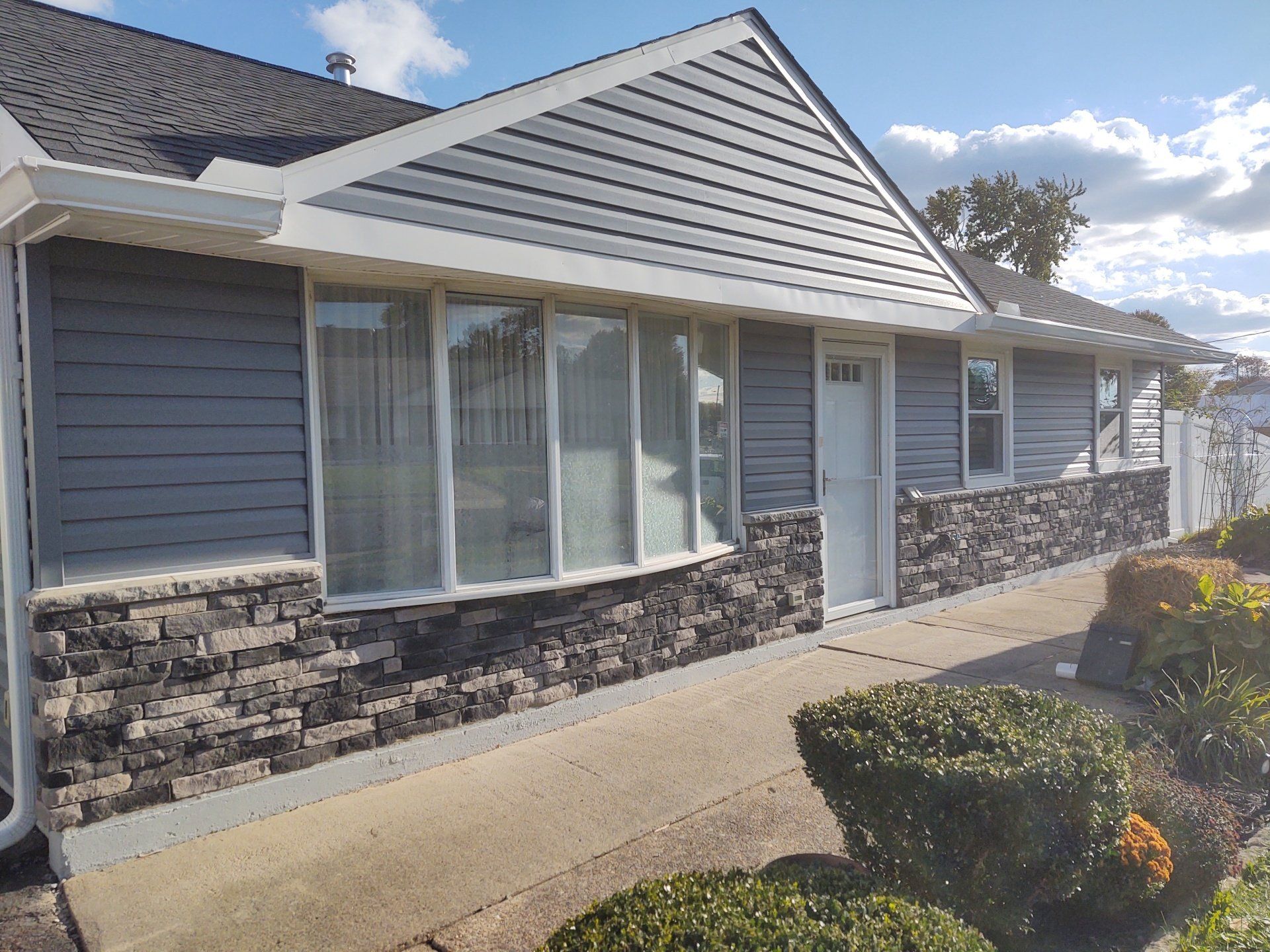 Kingsford gray ledgestone
