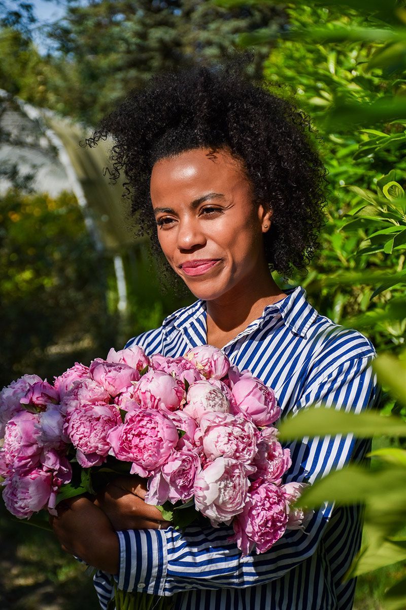 Portrait de Loretta dans le jardin