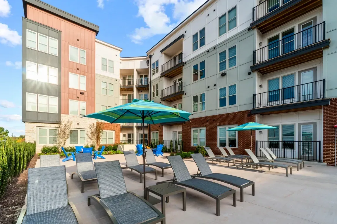 Courtyard with lounge chairs and umbrellas