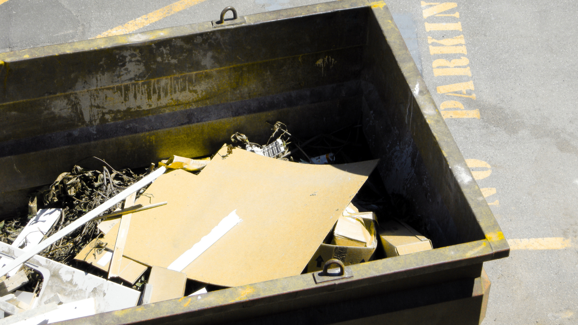 Efficient debris removal using roll off dumpster rental system